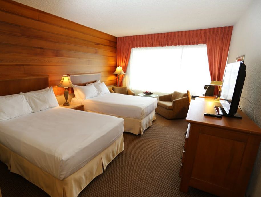 Business rooms - 2 double beds - Hôtels Gouverneur Sept-Îles